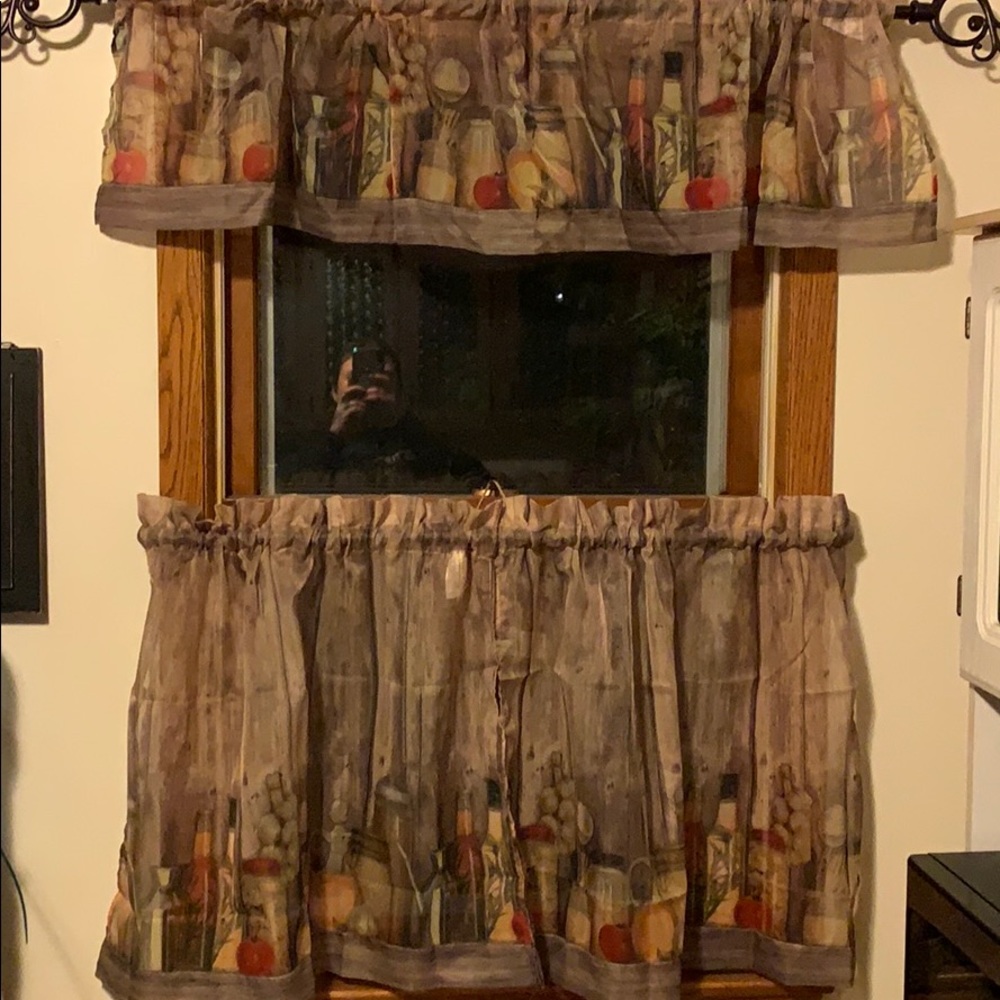 Rustic valances and tiers